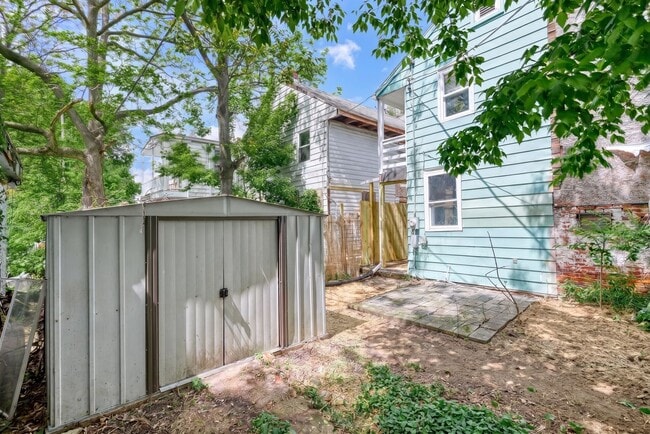 Building Photo - Newly Renovated 3 bedroom, 1 bedroom townhouse