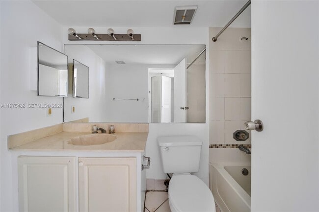 Building Photo - 7601 E Treasure Dr