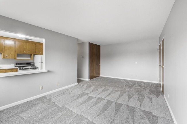 Building Photo - Spacious 2BR/1Bath Available Now!