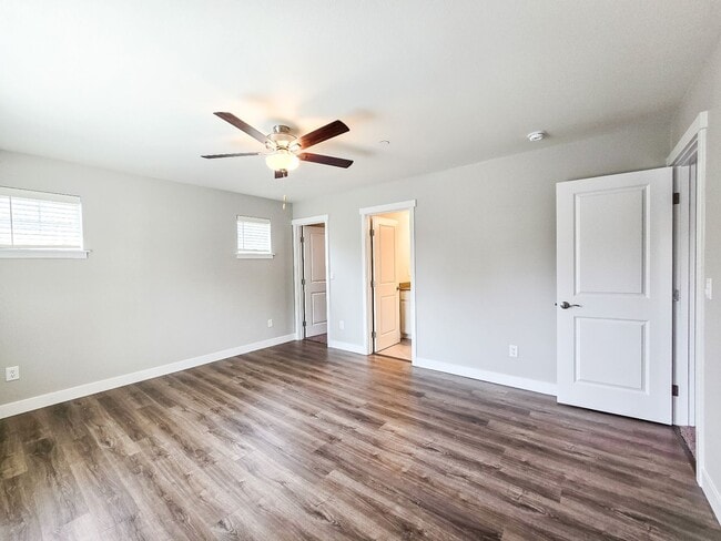 Building Photo - Newly Built Townhome 4bd 2.5ba
