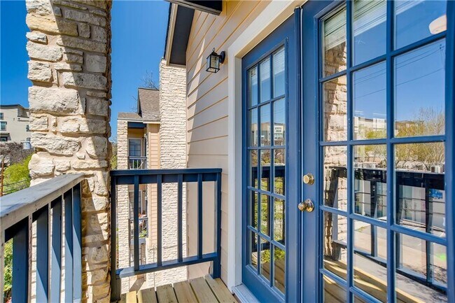 Building Photo - 711 W 21st St