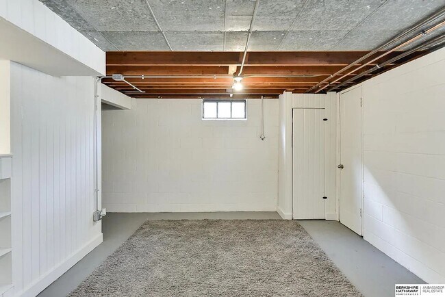 Building Photo - Fully Renovated Florence Gem with Modern Finishes & Historic Charm