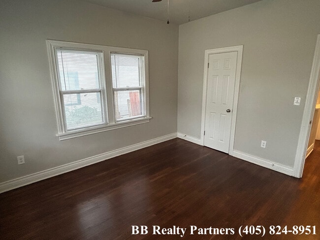 Building Photo - 2812 E Admiral Blvd
