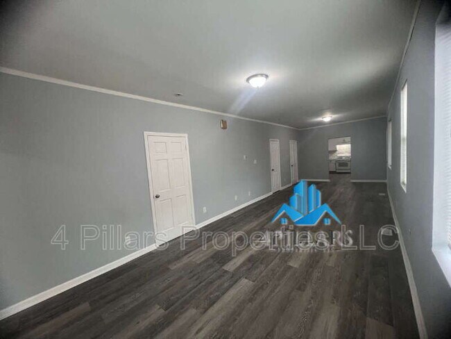 Building Photo - 3904 Deodar St