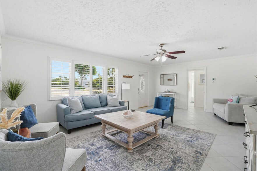 Building Photo - 27526 Los Amigos Ln