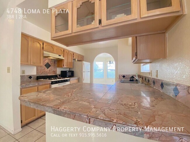 Building Photo - Northeast El Paso 3 Bed with Pool!