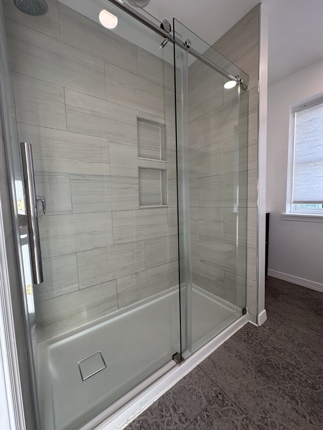 Building Photo - 1022 Carpenter St