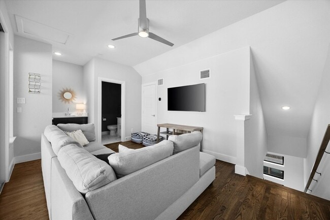 Building Photo - 8220 Callimont Ln