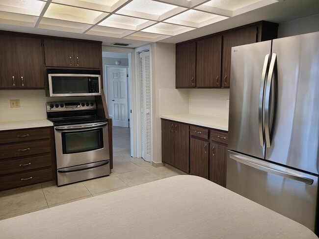 Building Photo - 725 Hibiscus Dr