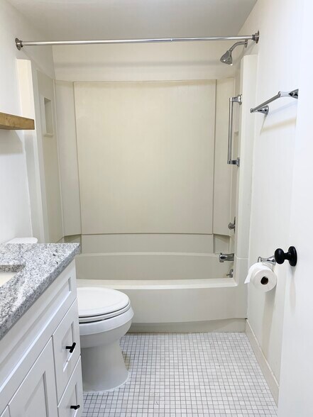 Building Photo - 156 Drummers Ln