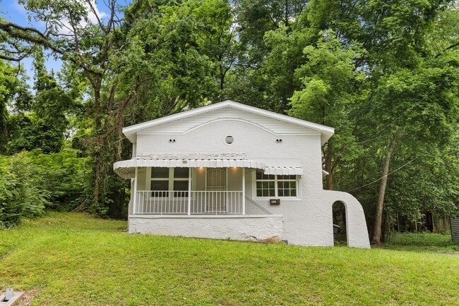 Building Photo - Charming 2 Bedroom, 2 Bathroom house