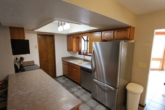 Building Photo - Fully Furnished 4-Bed Home in Kachina Village with Bonus Rec Room