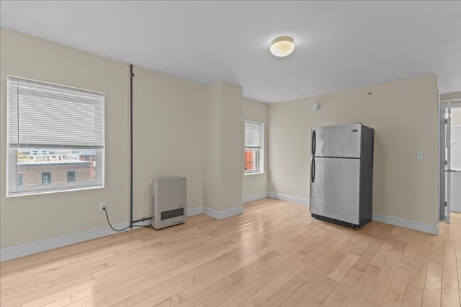 Building Photo - 141 Main St