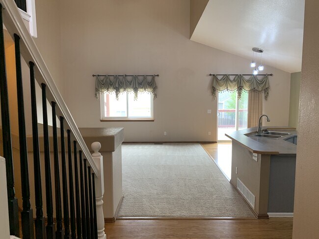 Building Photo - 11201 Glenmoor Ct
