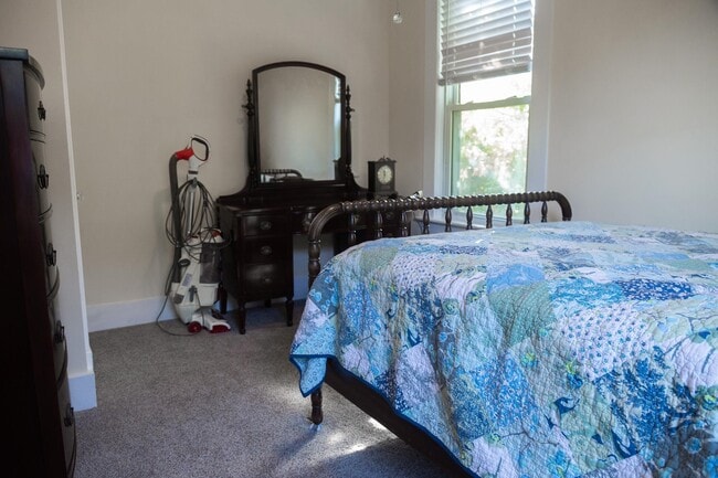 Building Photo - 180 Highland St