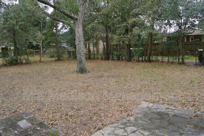 Building Photo - 310 Forrest Ave