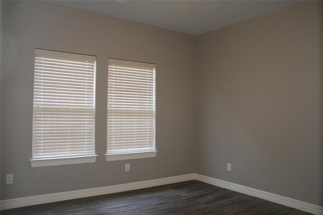 Building Photo - 13527 Brookbluff Ln