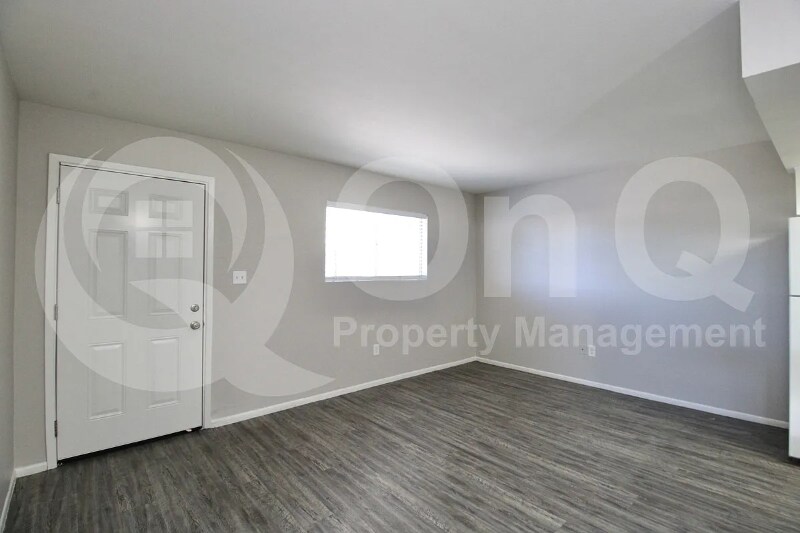 Building Photo - 3002 E Waltann Ln