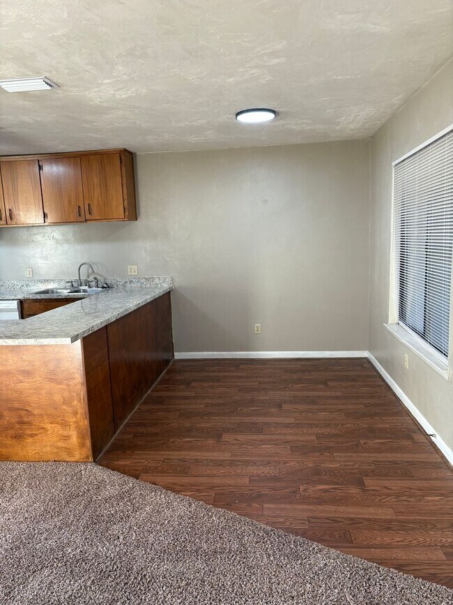 Building Photo - North Pointe Apts