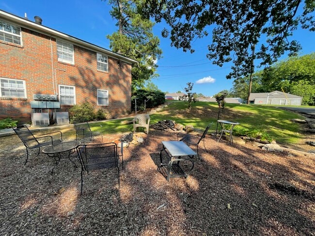 Shared backyard - 1900 Courtney Dr