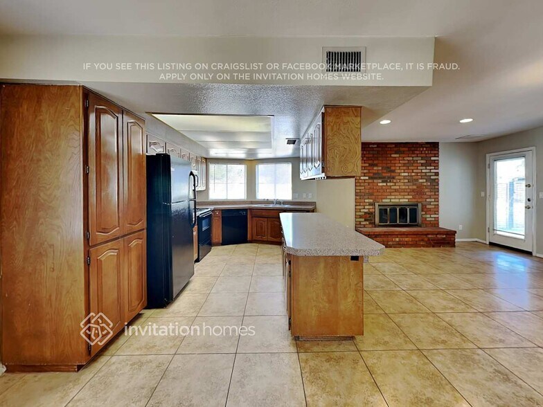 Building Photo - 5142 W Echo Ln