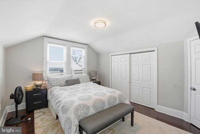 Building Photo - 1341 Franklin St NE