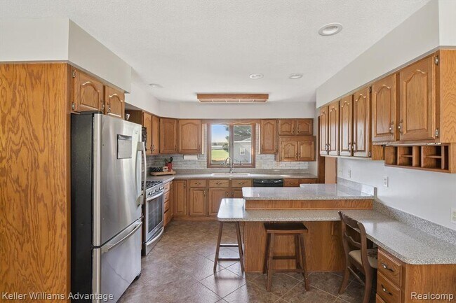Building Photo - 245 Lynbrook Dr