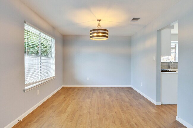 Building Photo - "Charming 3-Bedroom Cedar Park Home with 2...