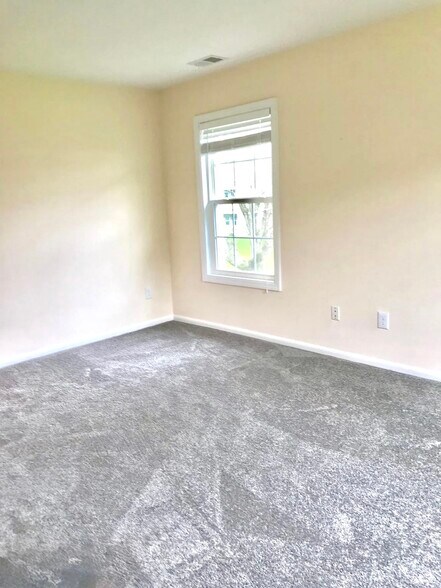 Building Photo - 108 Lowell Ct