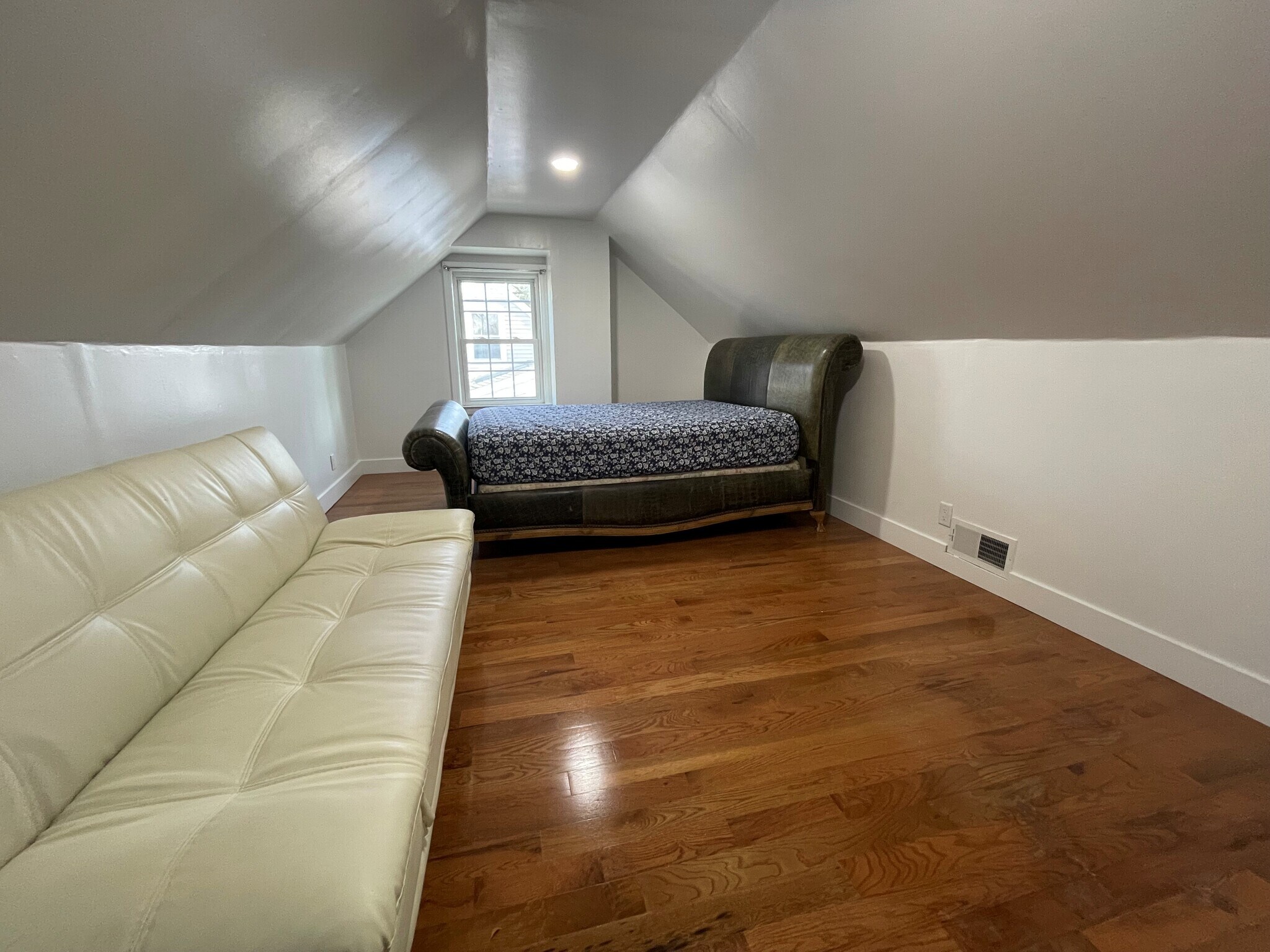 Bedroom3 - Attic - 11 Raymond Pl