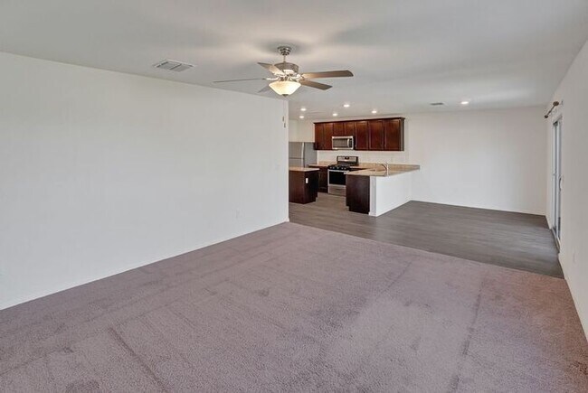 Building Photo - 4051 E Braddock Dr