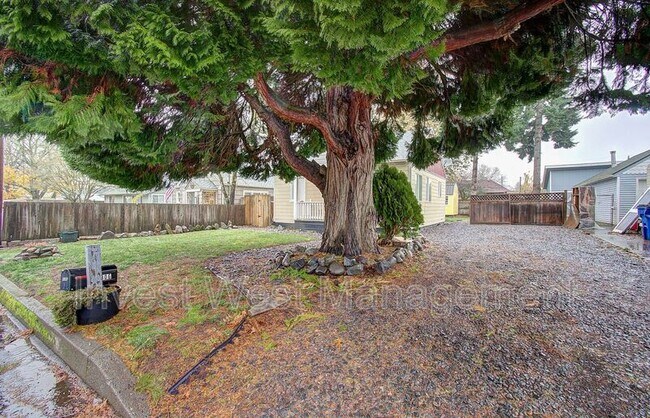 Building Photo - 2306 E 27th St