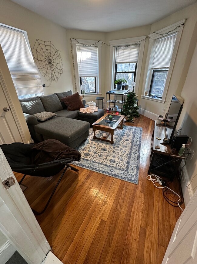 Building Photo - 126 Warren St