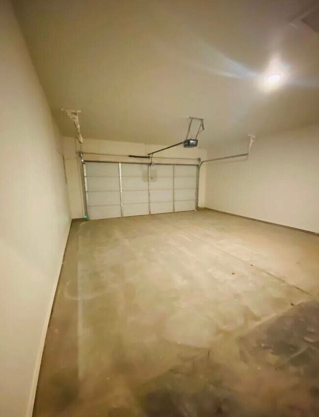 Building Photo - 5530 Gonzaga Ln