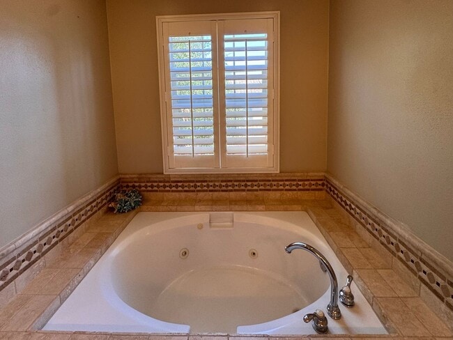 Building Photo - Single House Irvine