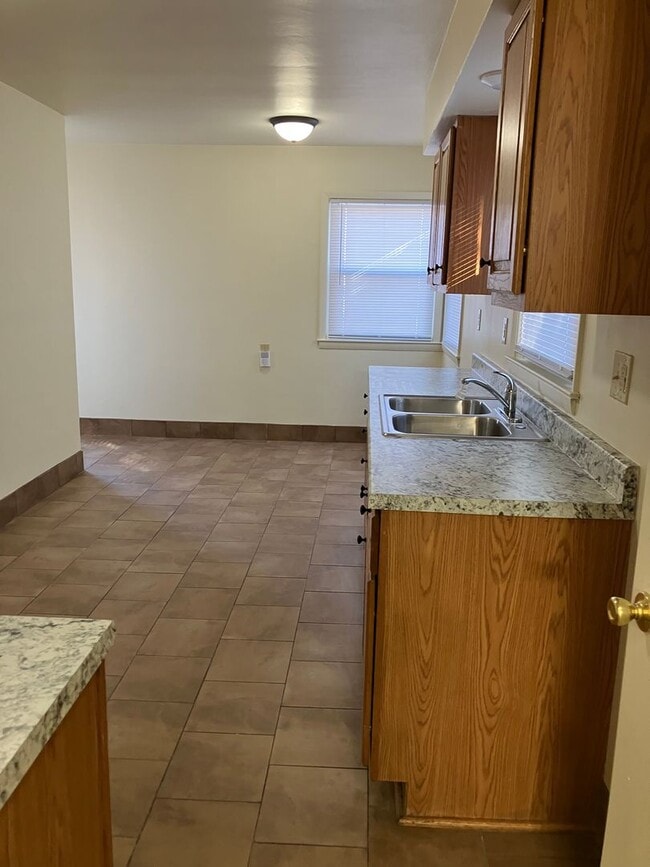 Building Photo - 3 BEDROOM SINGLE FAMILY HOME