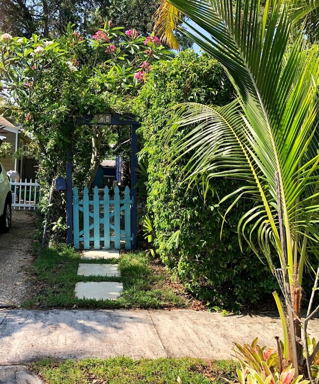 Building Photo - 824 35th St