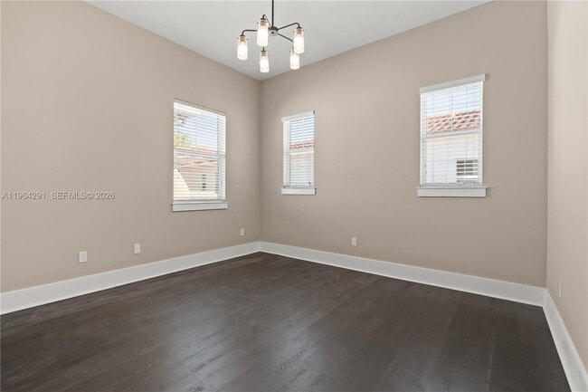 Building Photo - 912 NE 17th Way