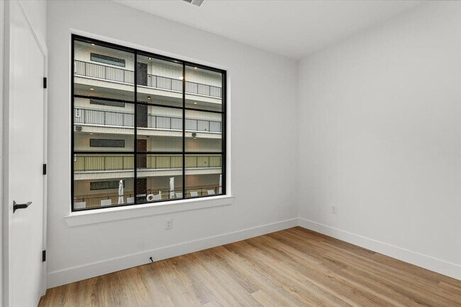 Building Photo - 4315 S Congress Ave