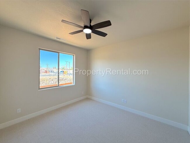 Building Photo - New 3 bed, 2 bath home with two car garage