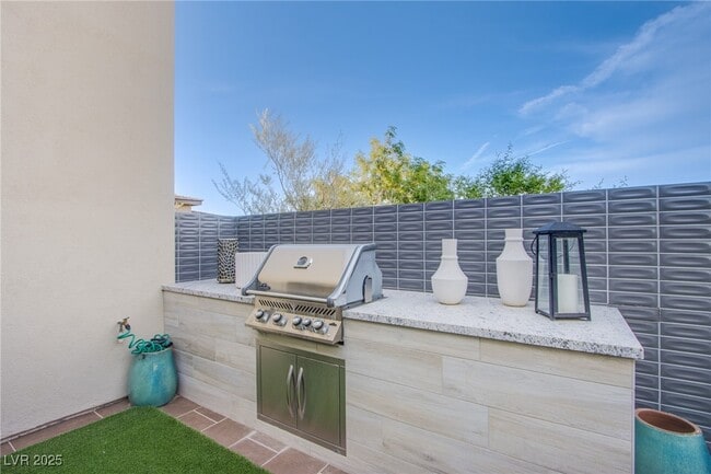 Building Photo - 10960 Merito Ct