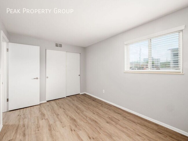 Building Photo - 593 Riverview Dr