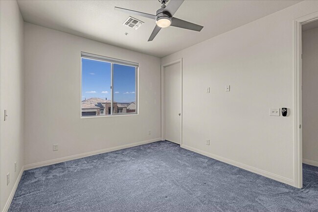 Building Photo - 56923 Ivanhoe Dr