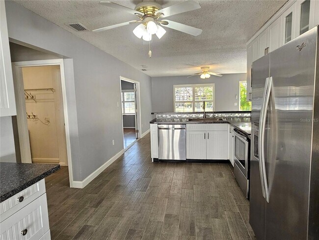 Building Photo - 272 Loyola Rd