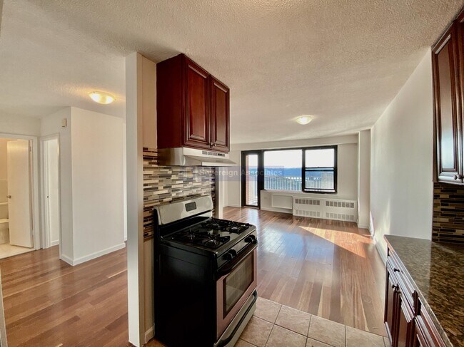 Building Photo - 150 West 225th Street