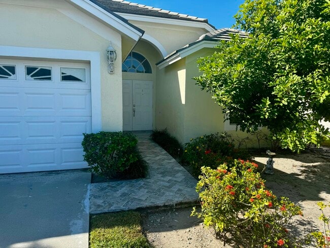 Building Photo - 2014 Normandy Cir