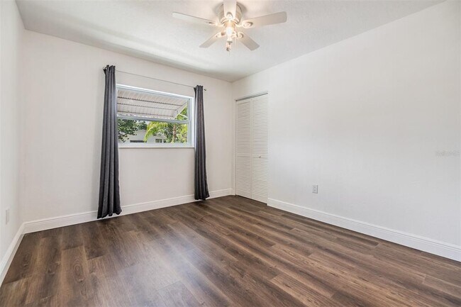 Building Photo - 954 Dumont Dr