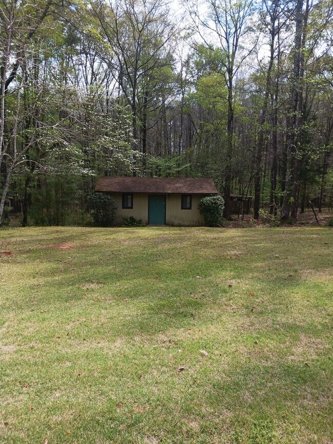 Building Photo - Charming 4BR/2.5BA Retreat on 2 Acres-Available Now!