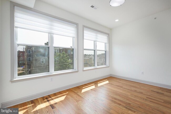 Building Photo - 3116 Clifford St