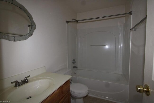 Building Photo - 2133 Rindle Dr